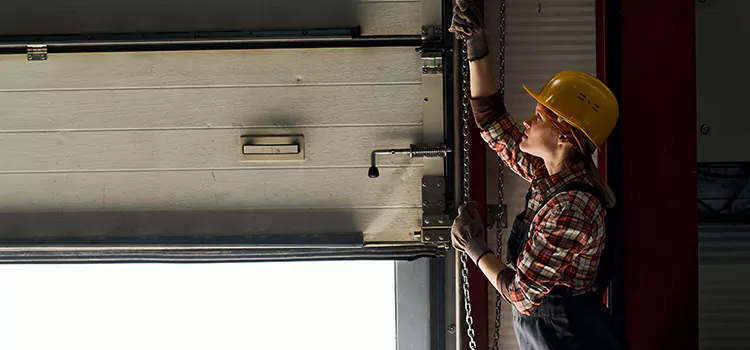 Addressing Common Garage Door Stoppage Issues in Oak Ridge, FL